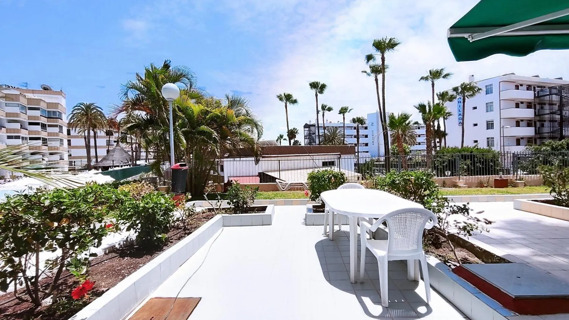 Koka16 Pool By Wave Properties Playa del Ingles  Spain